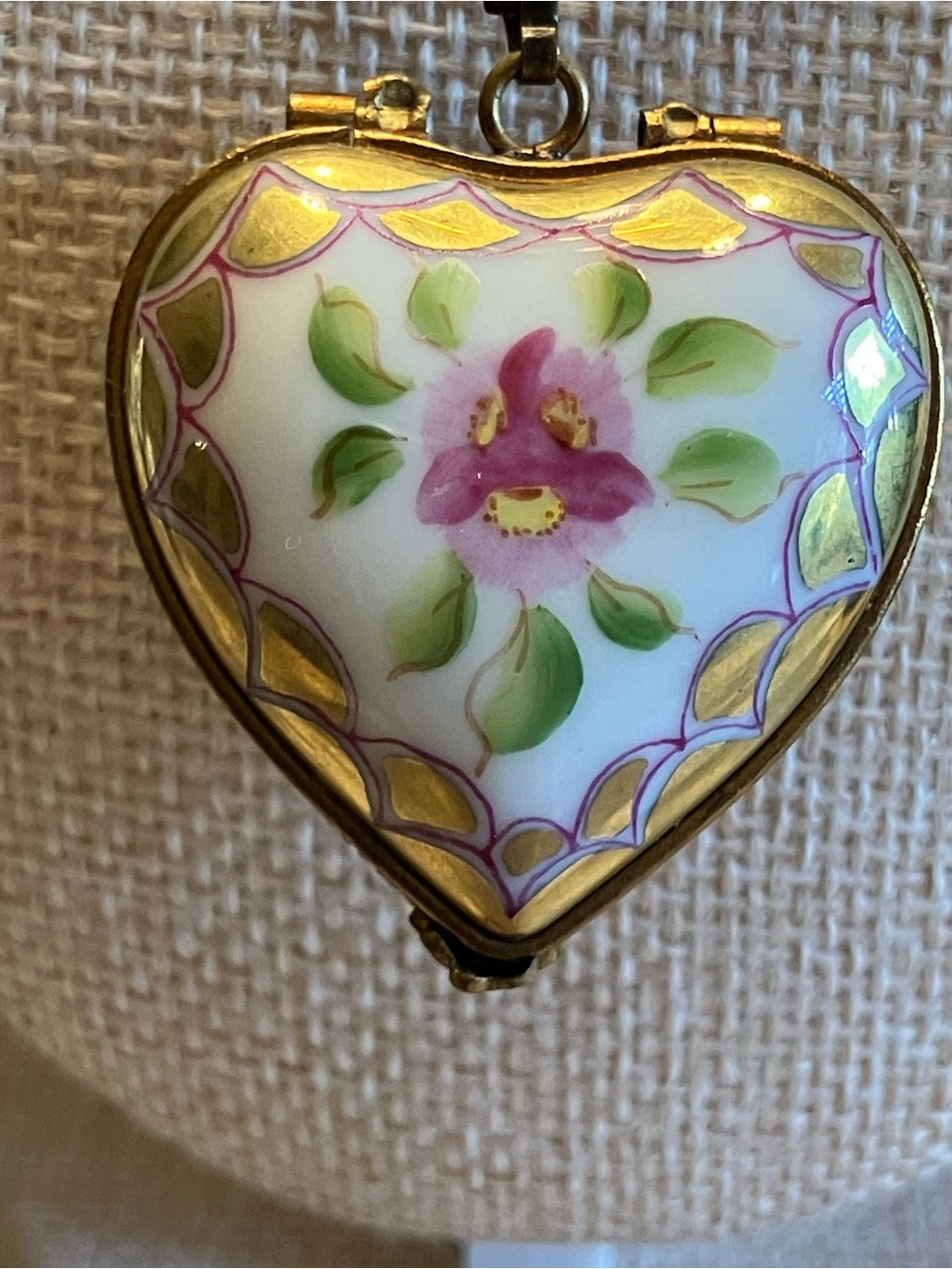 VINTAGE ROCHARD HAND-PAINTED LIMOGE PORCELAIN HEART SHAPED LOCKET ON CHAIN - Picture 5 of 10